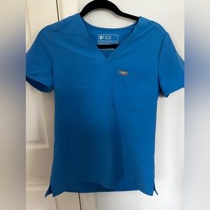 Figs scrub top, Catarina One-Pocket. Capri Blue (not ceil blue).